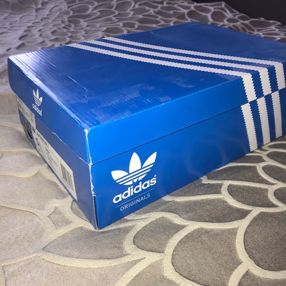 NEW Adidas Originals - Picture 2 of 4